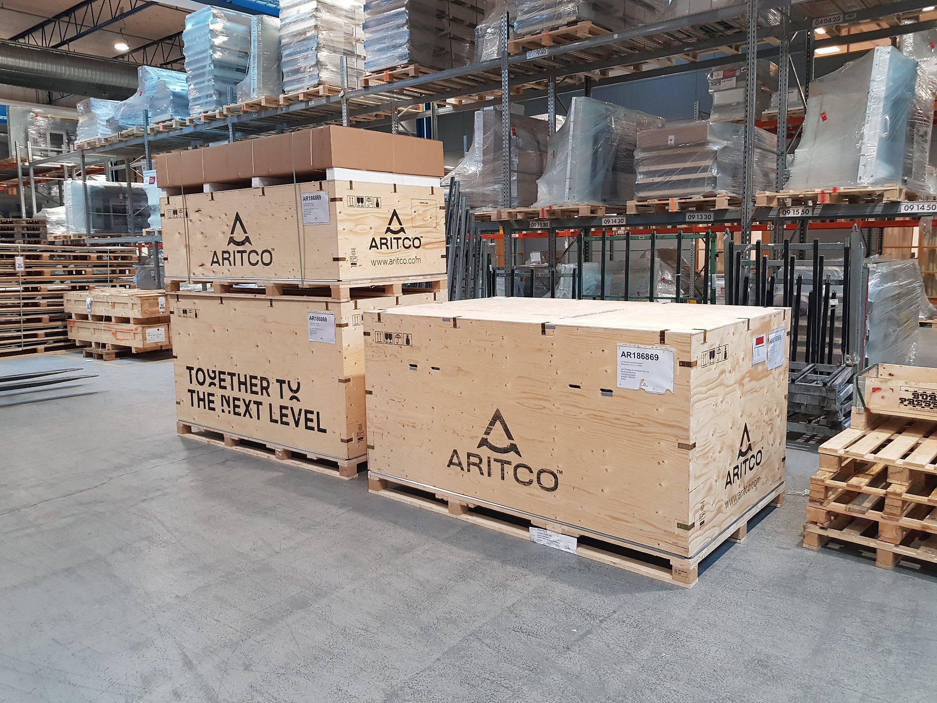 Wooden boxes with Aritco HomeLift