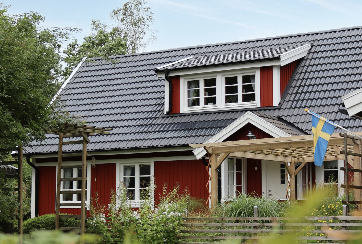 Swedish manufacturer of solar cell roof tiles