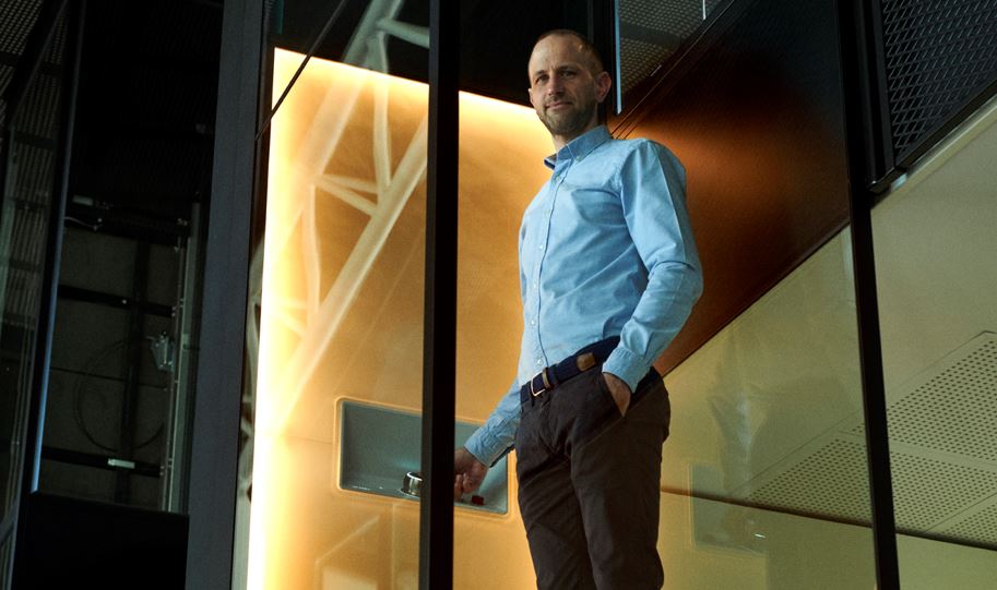 A man in a Aritco lift with glas walls