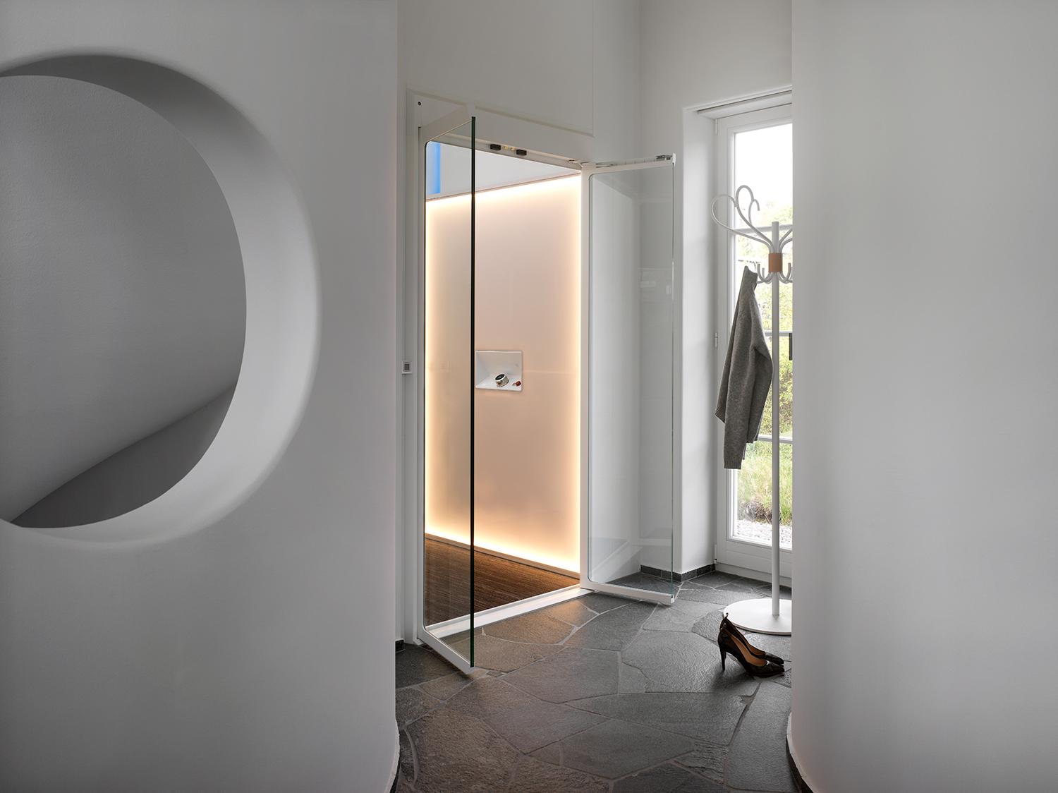 Entrence in a house with a home lift 