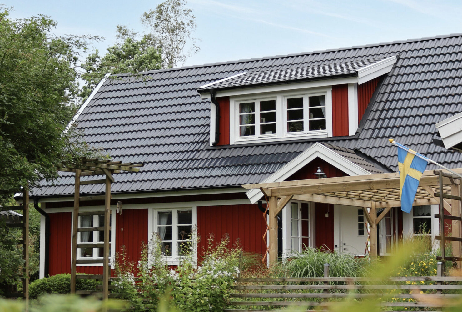 Swedish manufacturer of solar cell roof tiles 