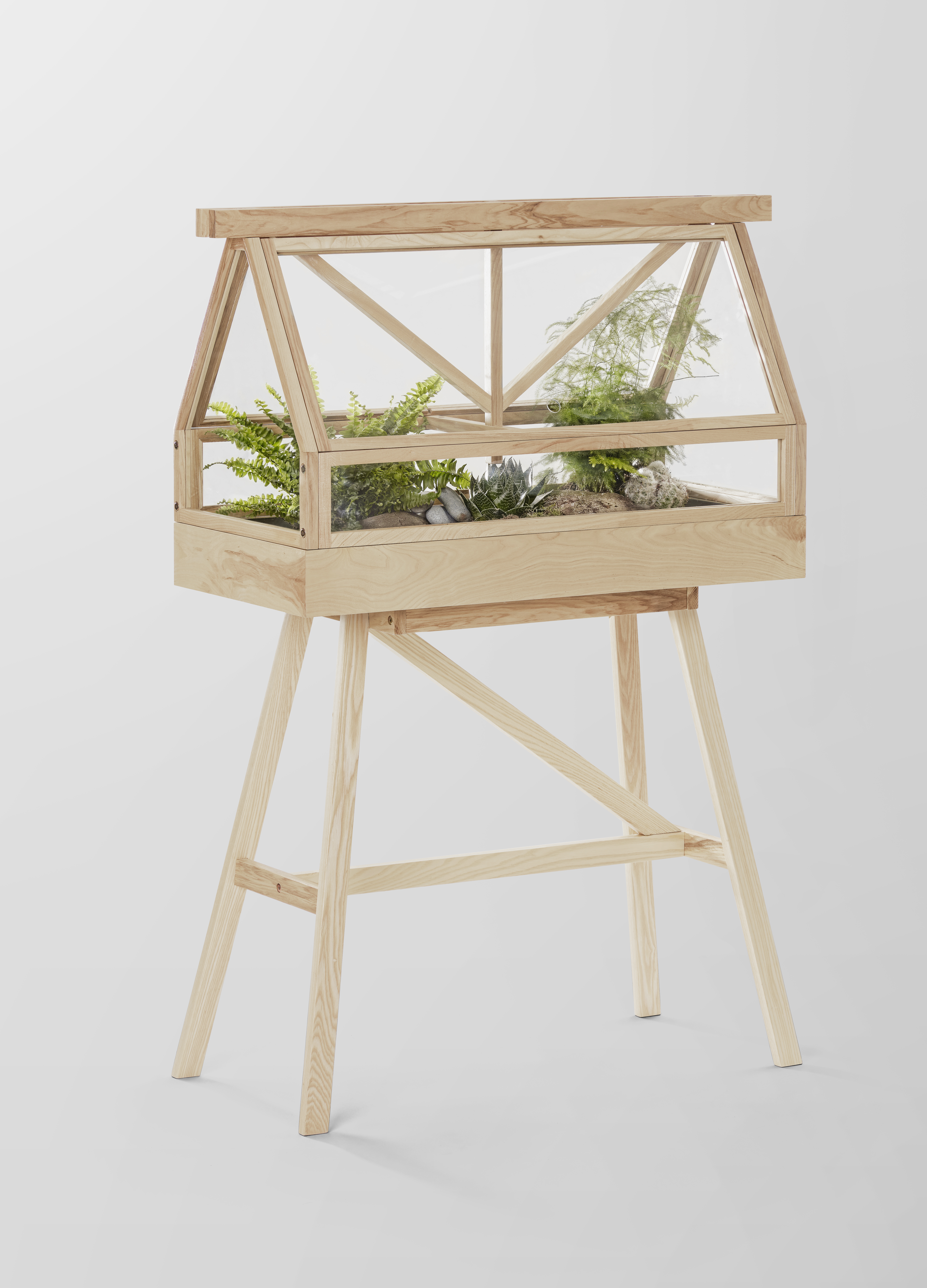 DHS-Greenhouse Ash-Packshot-FrontAngle2-GreyBackground Greenhouse, Designhouse from Stockholm Design week