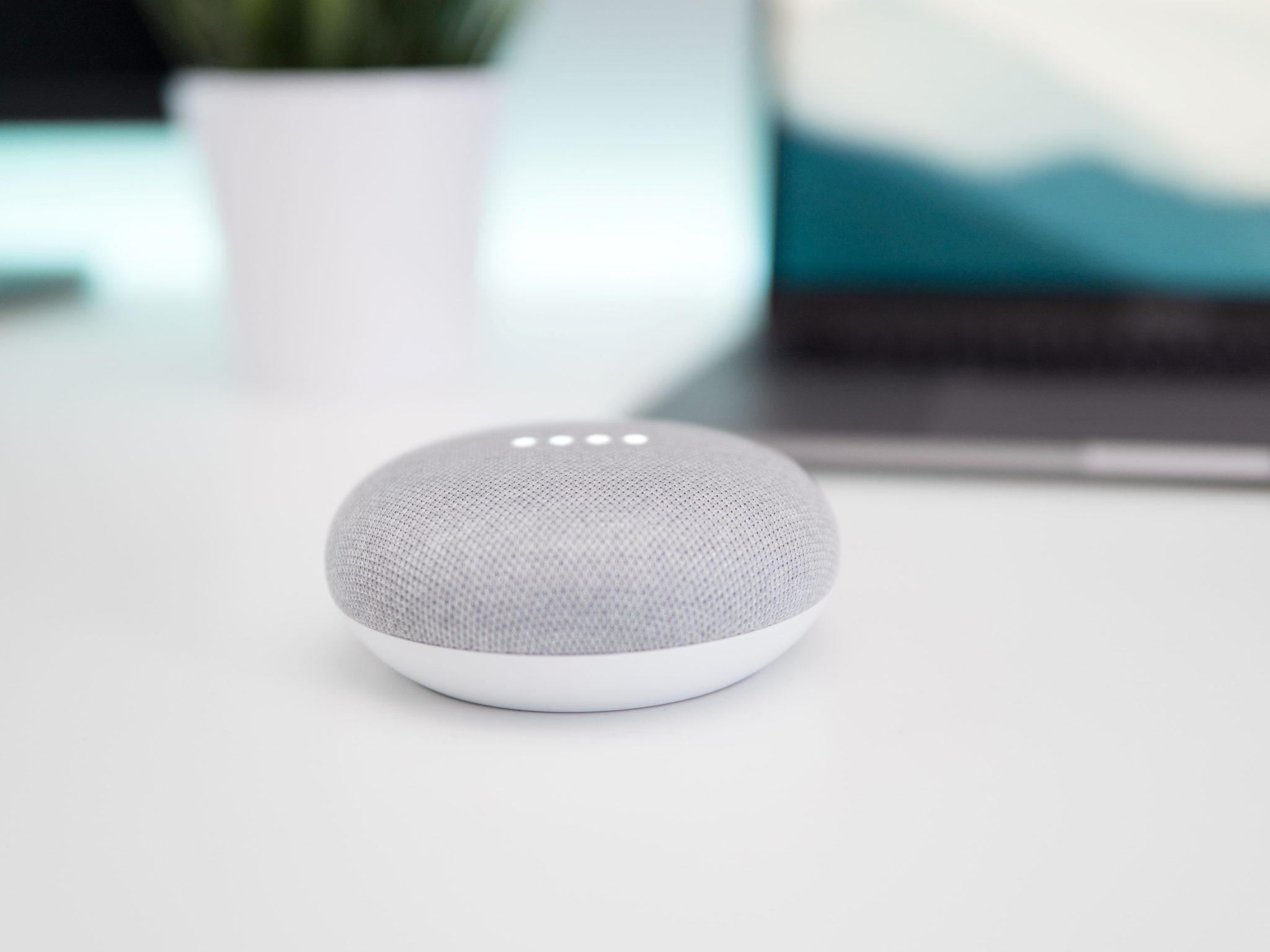 Smart_Home-kevin-bhagat-9TF54VdG0ws-unsplash-4-3 Voice recognizer device