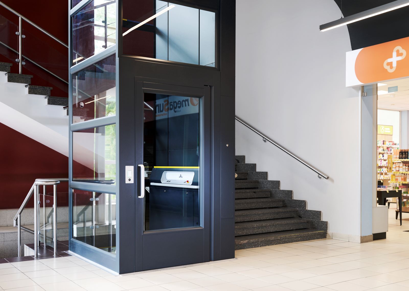 Platform lift for public and commercial use installed in shopping mall in Litauen. Model: Aritco PublicLift Access.